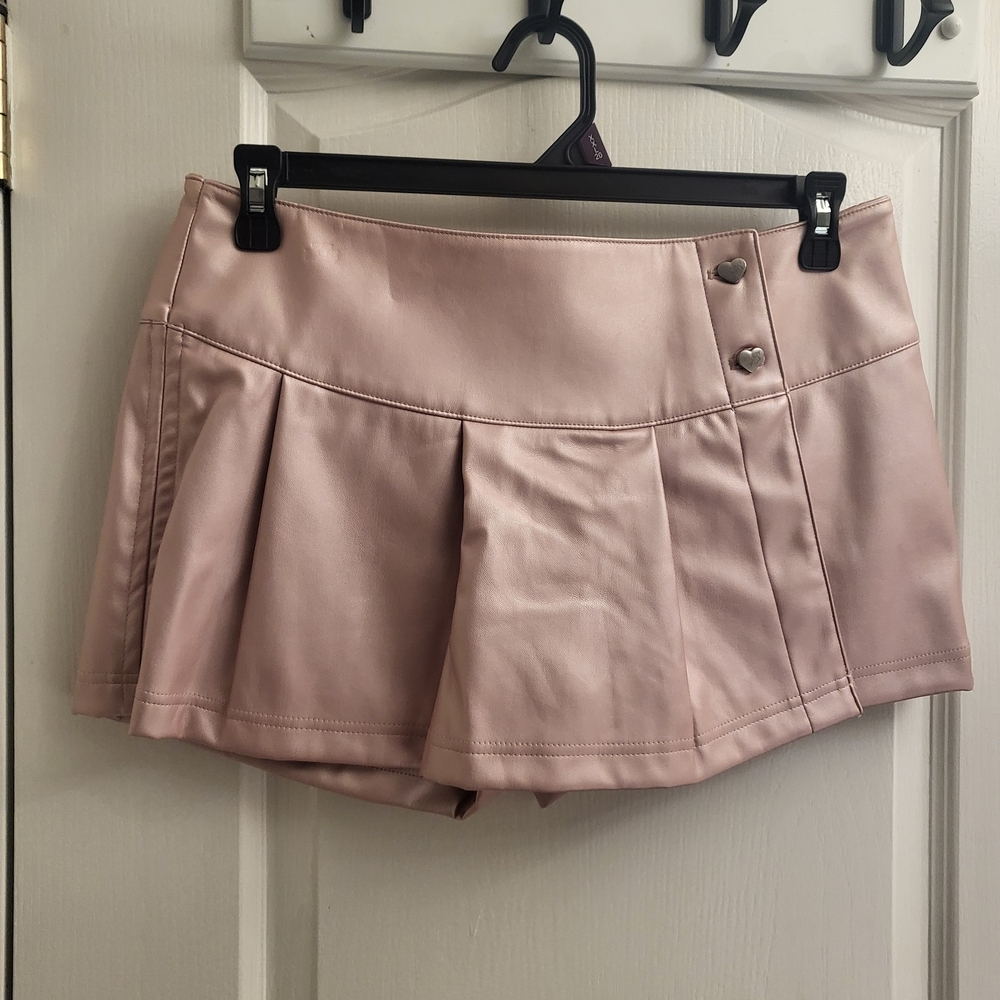 Celebrity Pink Metallic Faux Leather Pleated Skort - NW